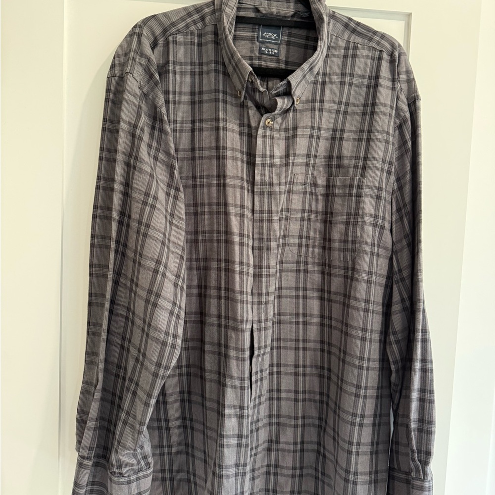 Arrow Men's Black and Gray Plaid Shirt